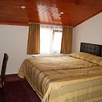 Hotell Yesilkoey Airport
