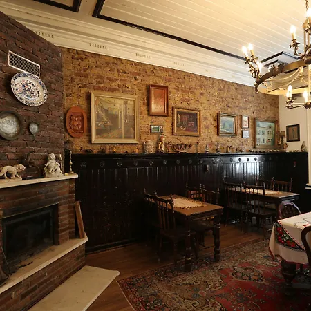 Yesilkoey Airport 3*