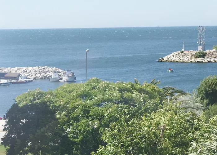 Hotel Yesilkoey Airport 3*