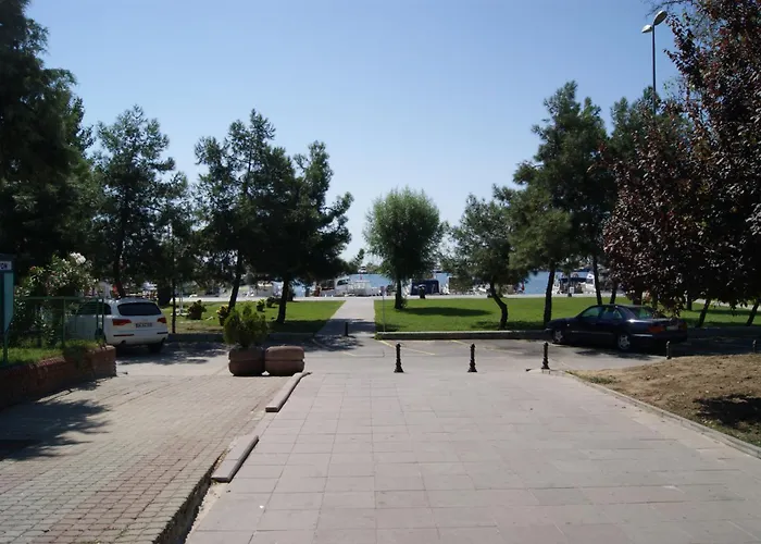 Hotel Yesilkoey Airport 3*