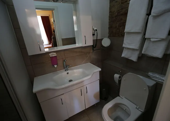 Yesilkoey Airport 3*