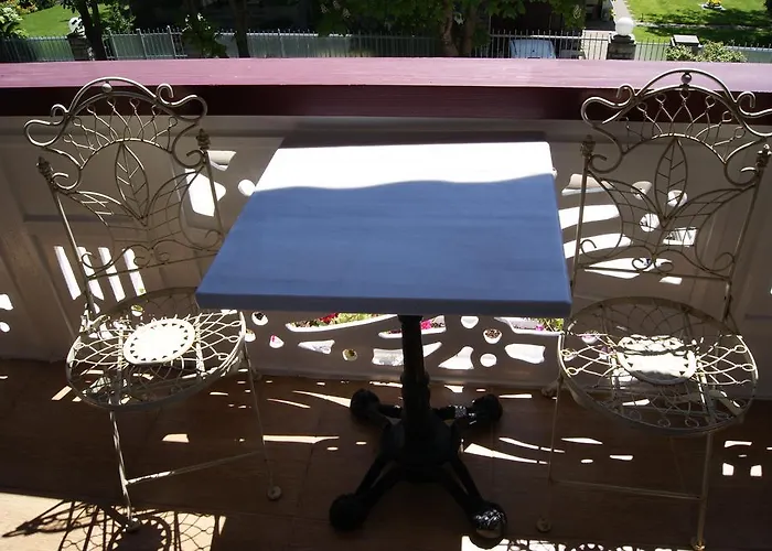 Yesilkoey Airport 3*